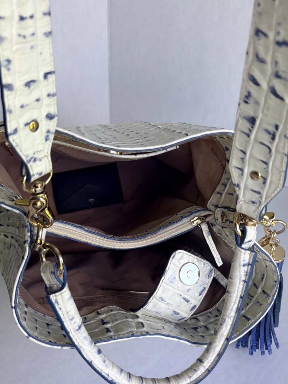 Authentic BRAHMIN Genuine Leather Melbourne Croc-Embossed, Blue&Ivory/White,Mat - Picture 3 of 8